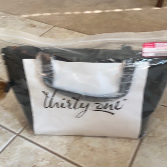 Thirty-One Black Beauty Pebble New Bag! - Picture 1 of 6